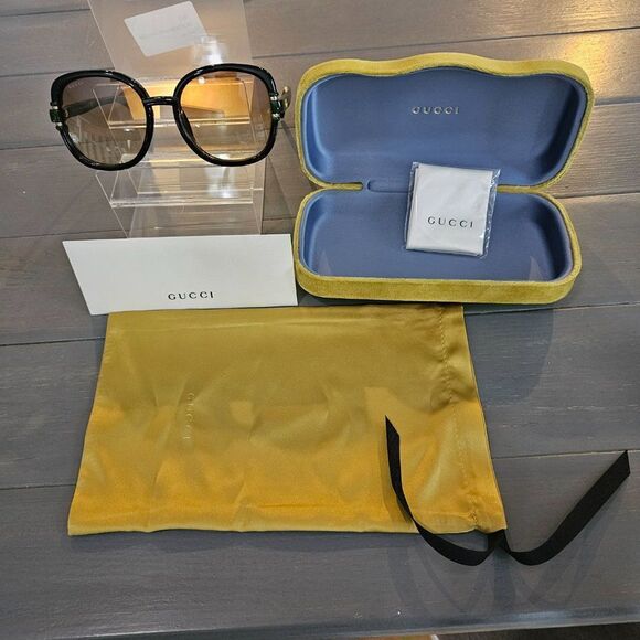 Gucci Women's Black Gradient Square Sunglasses GG1068SA - Picture 5 of 14